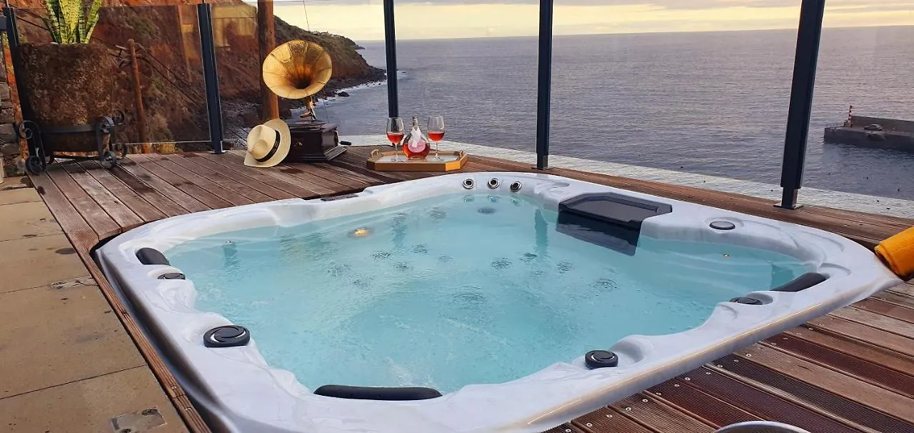 Villa Palace Fernandes With Jacuzzi Calheta  Calheta (Madeira)